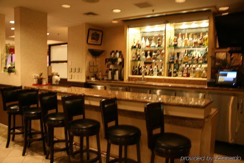 ฮอลิเดย์ อินน์ แอนด์ สวีท วินนิเปก ดาวน์ทาวน์ วินนิเพก ร้านอาหาร รูปภาพ